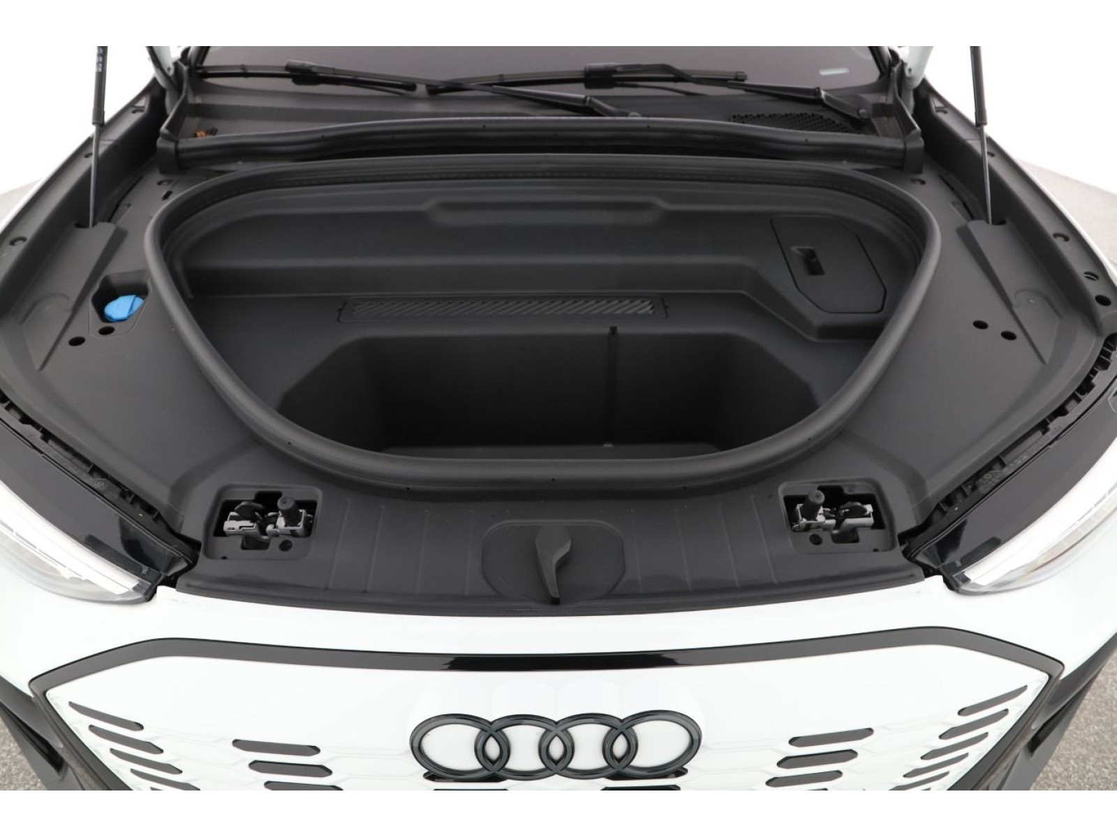 Audi - Q6 SUV e-tron_18