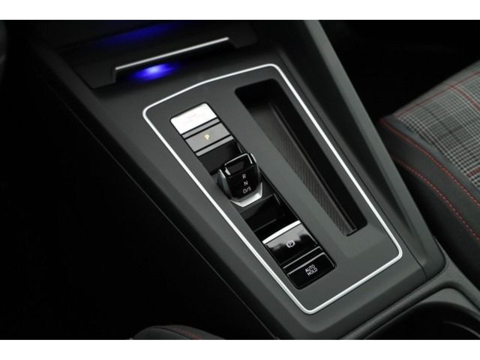 Volkswagen - Golf GTI_9