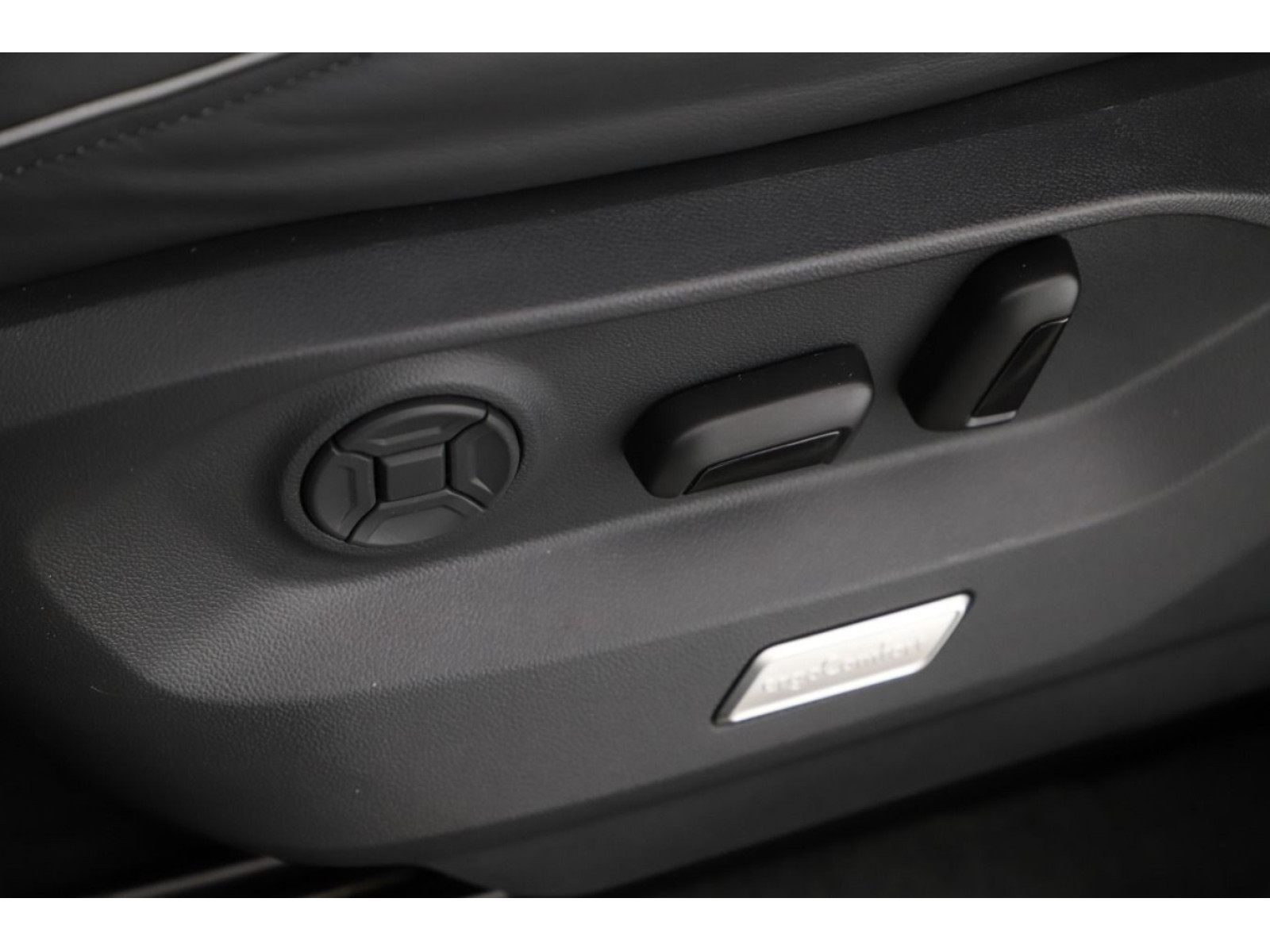 Volkswagen - Touareg_8