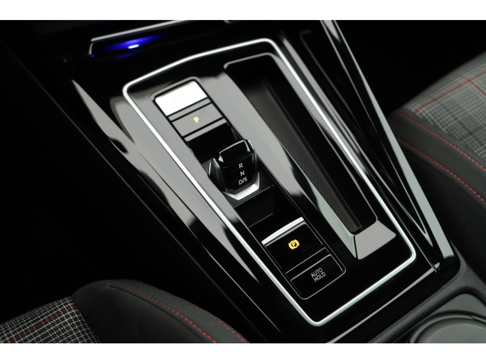 Volkswagen - Golf GTI_13