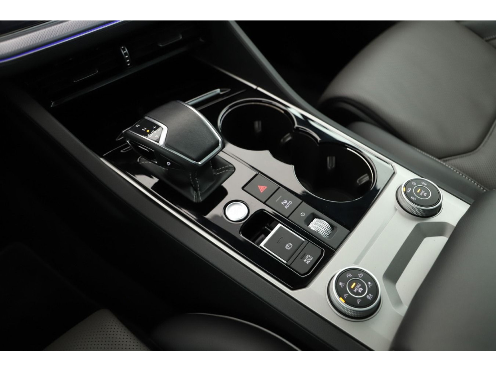 Volkswagen - Touareg_14